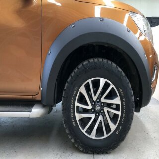 Kotflügelverbreiterung Radlaufverbreiterung passend für Nissan Navara mit Schraubenoptik ab Baujahr 2015